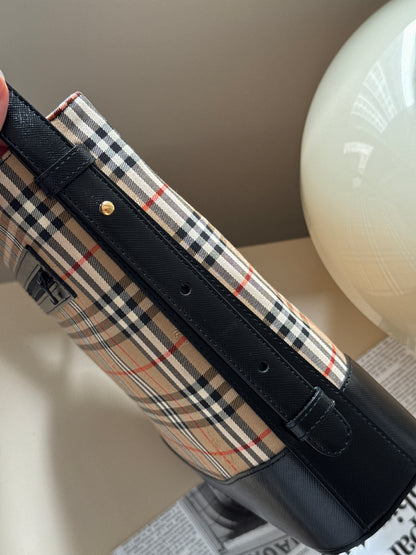 Vintage Burberry 戰馬格紋shoulder bag🪐
