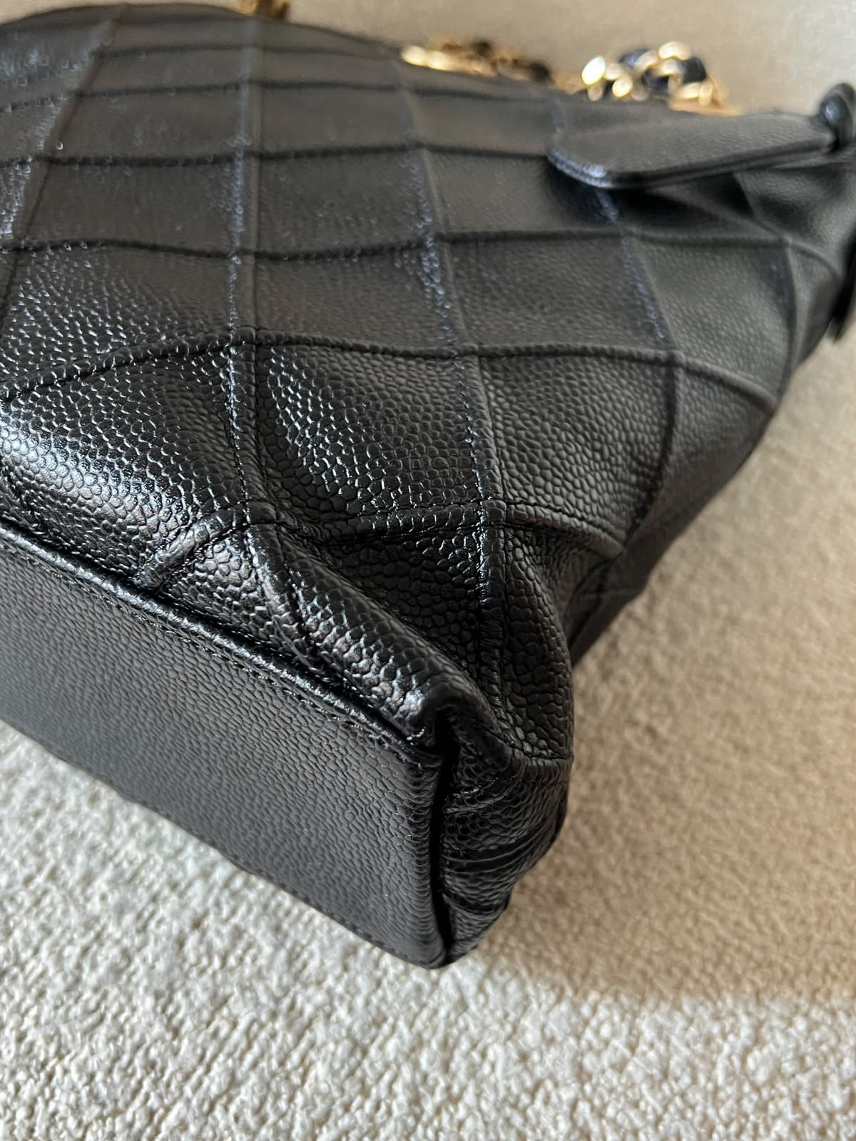 Vintage Chanel caviar calfskin tote