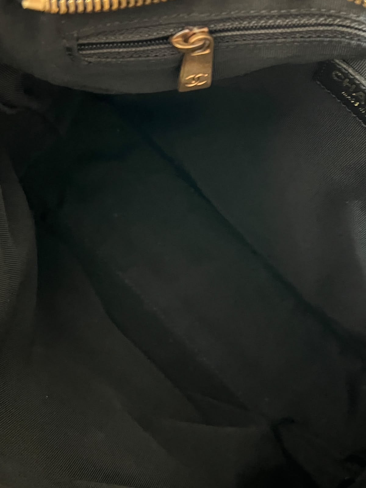 Vintage Chanel caviar calfskin tote