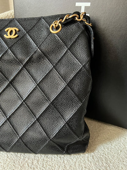 Vintage Chanel caviar calfskin tote