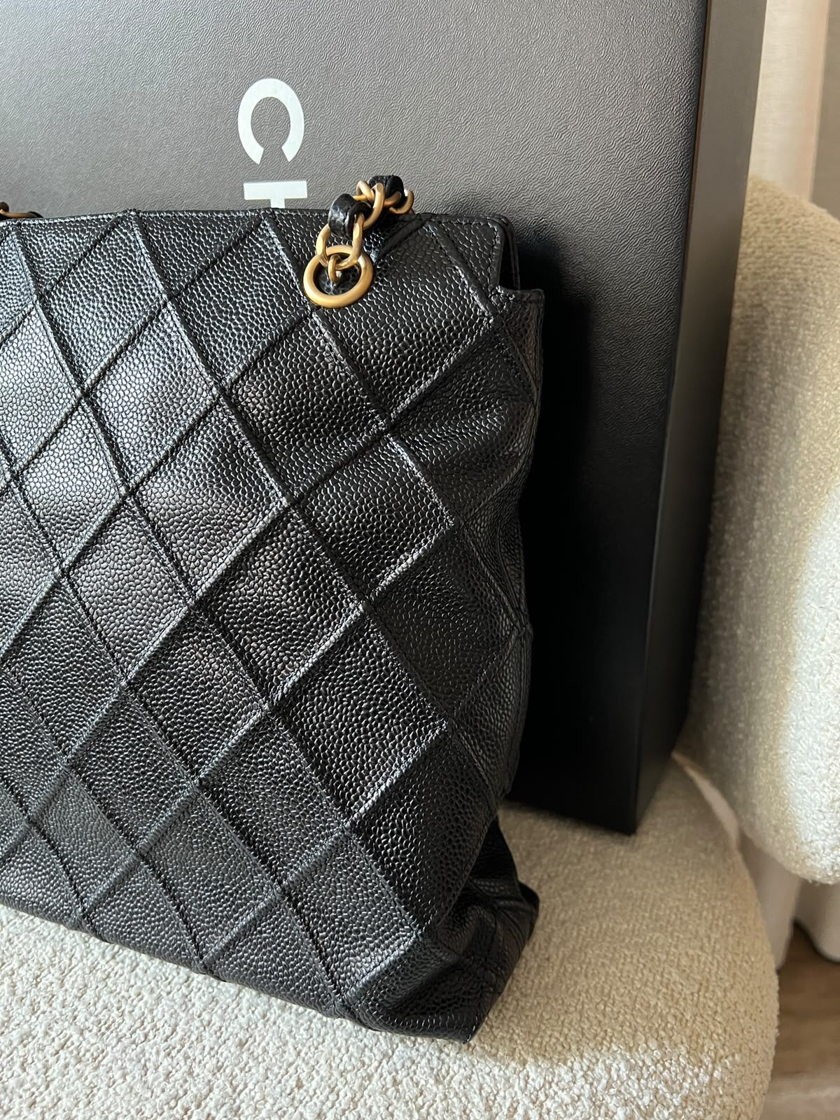 Vintage Chanel caviar calfskin tote