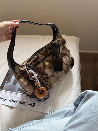 Vintage Coach chocolate hobo🥐