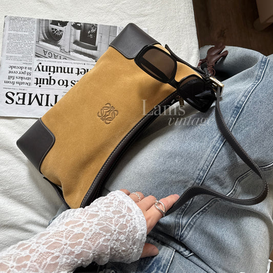 Vintage Loewe suede shoulder baguette 🌞