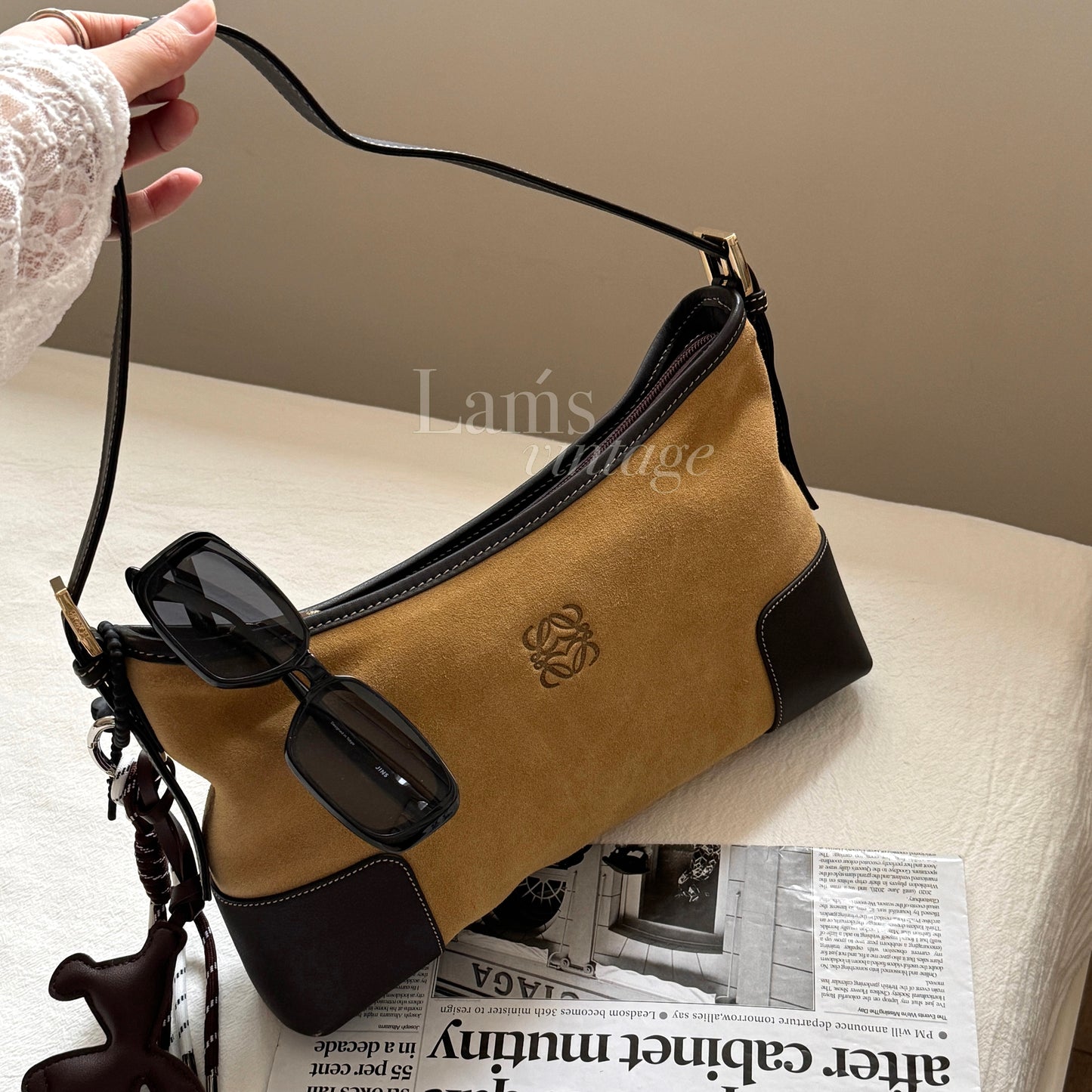 Vintage Loewe suede shoulder baguette 🌞