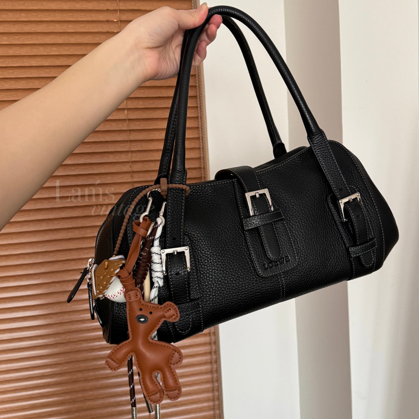 Vintage Loewe leather ufo baguette🥖