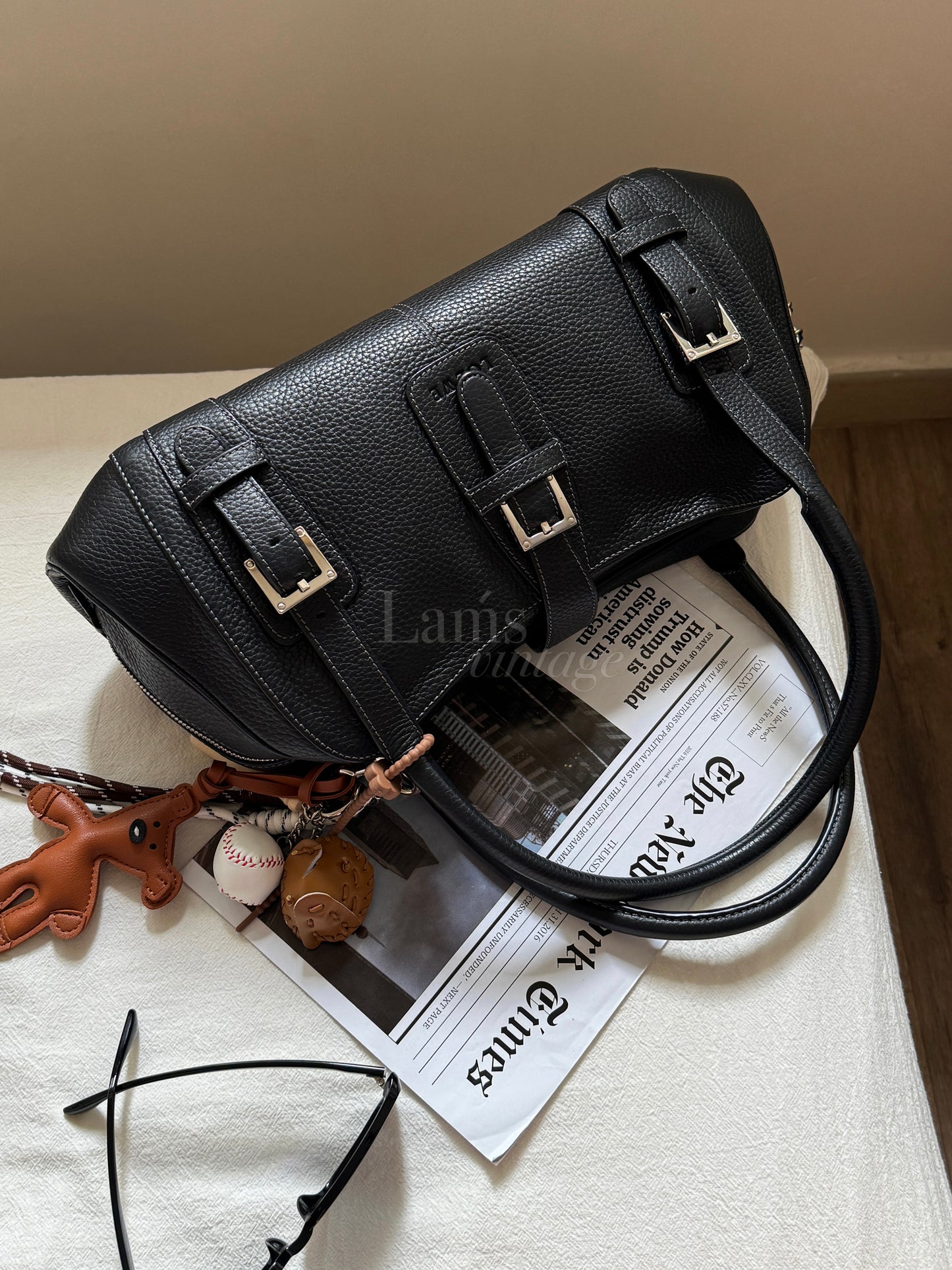Vintage Loewe leather ufo baguette🥖