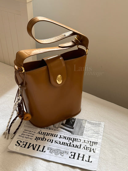 Vintage Valentino Garavani bucket bag🧺