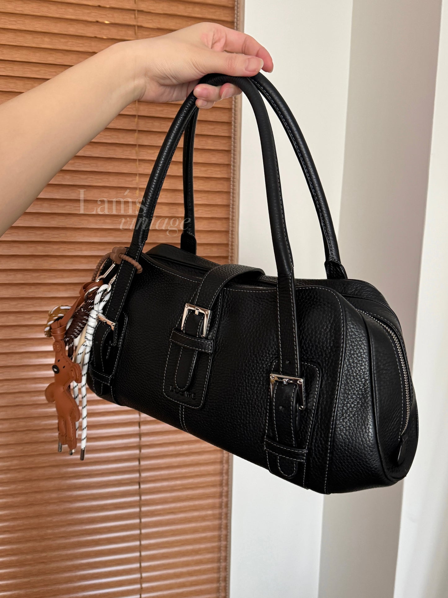 Vintage Loewe leather ufo baguette🥖