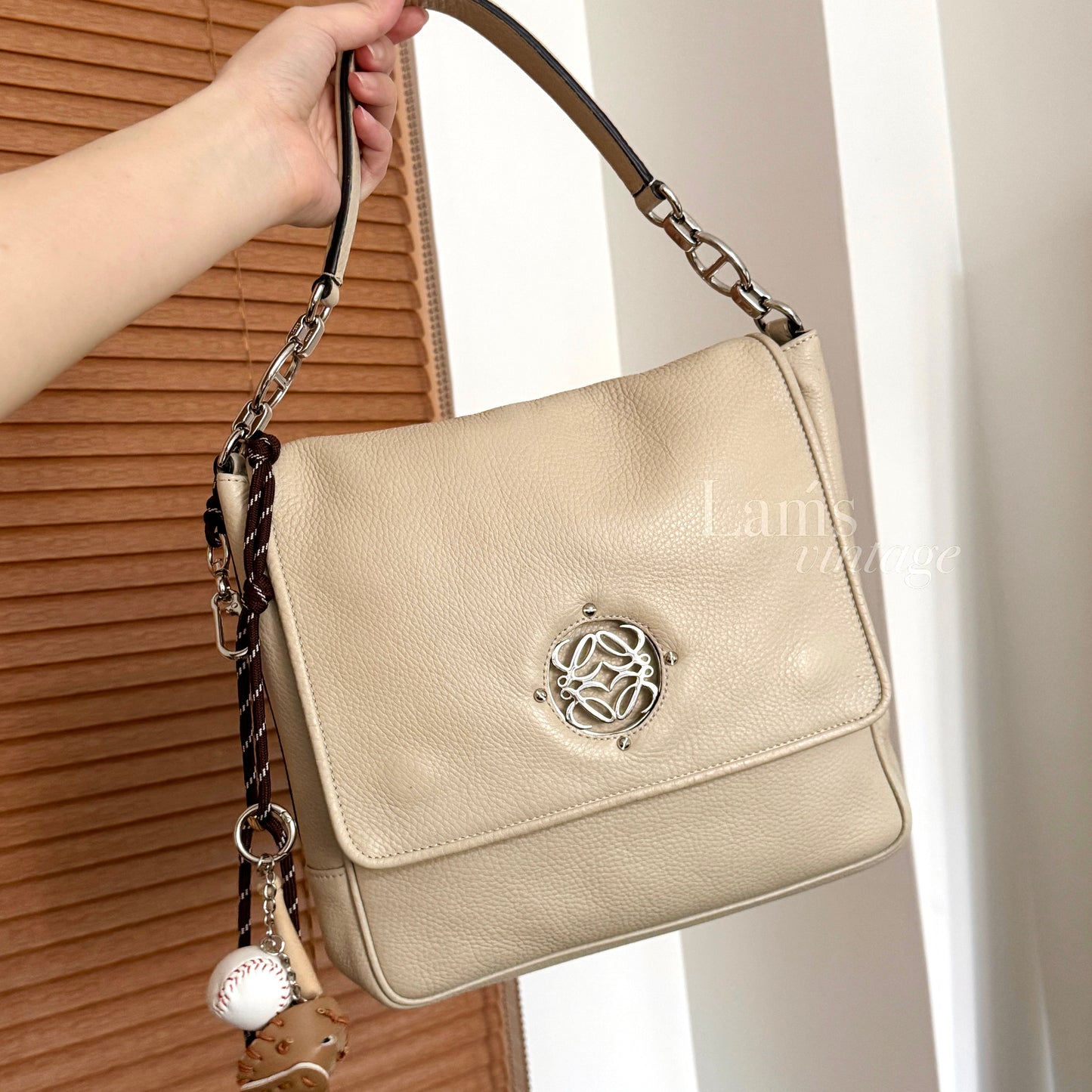 Vintage Loewe雕花大銀扣shoulder bag🗝️