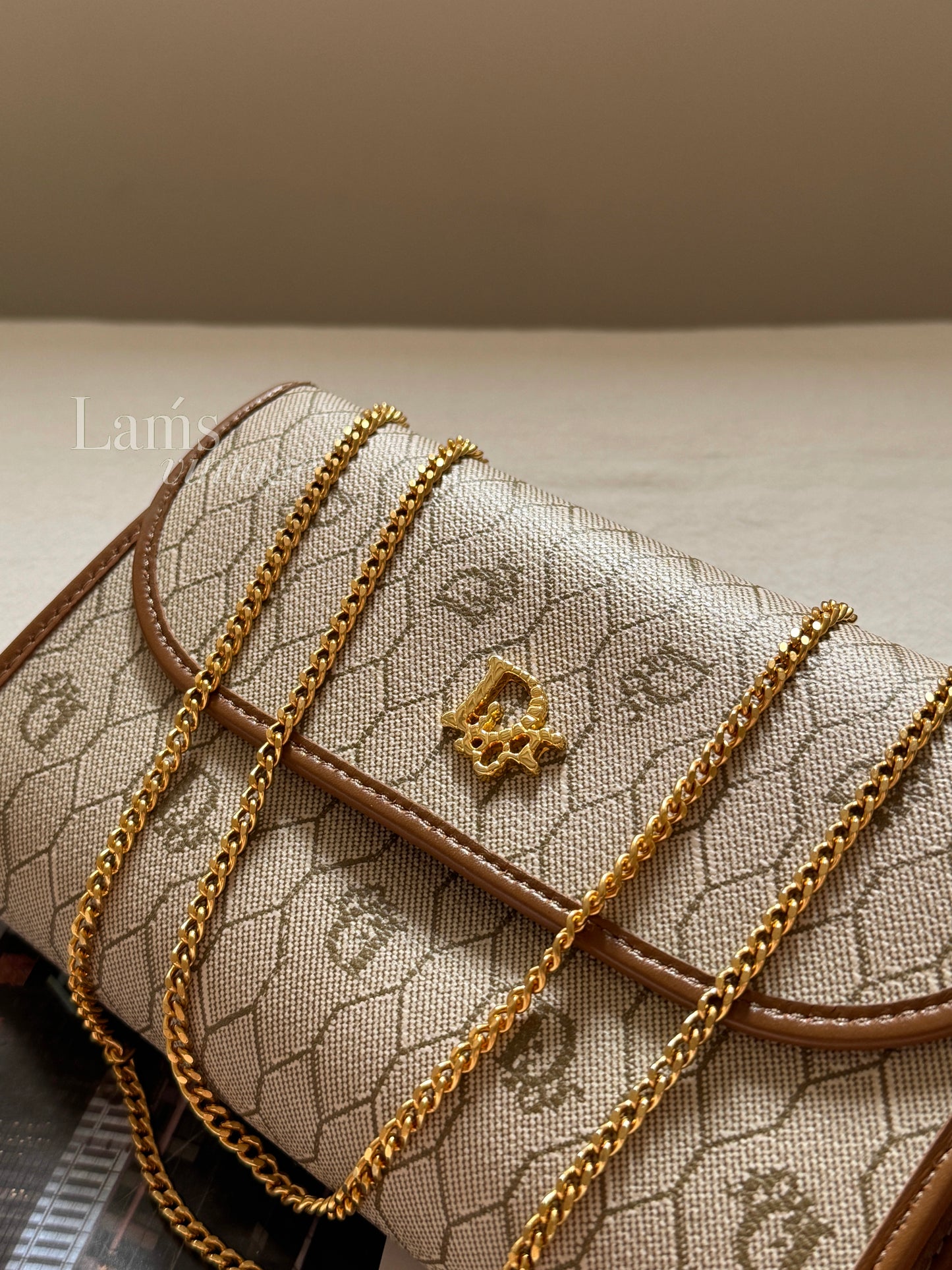 Vintage Dior honeycomb 2-way envelope🍯