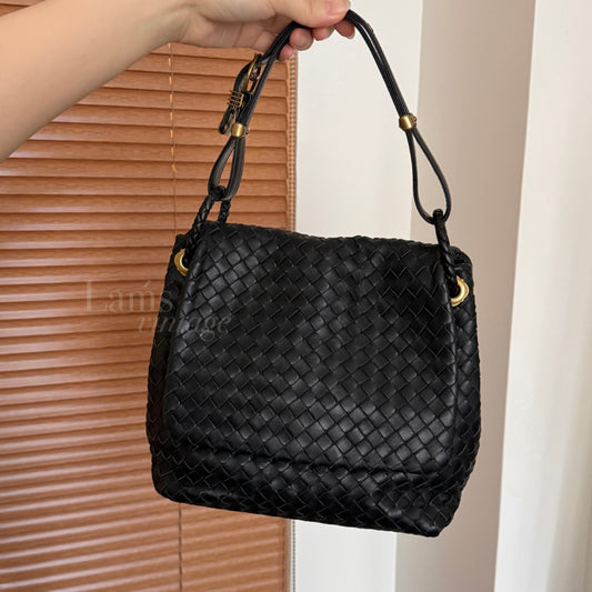 Vintage Bottega Veneta black leather flap bag🧸